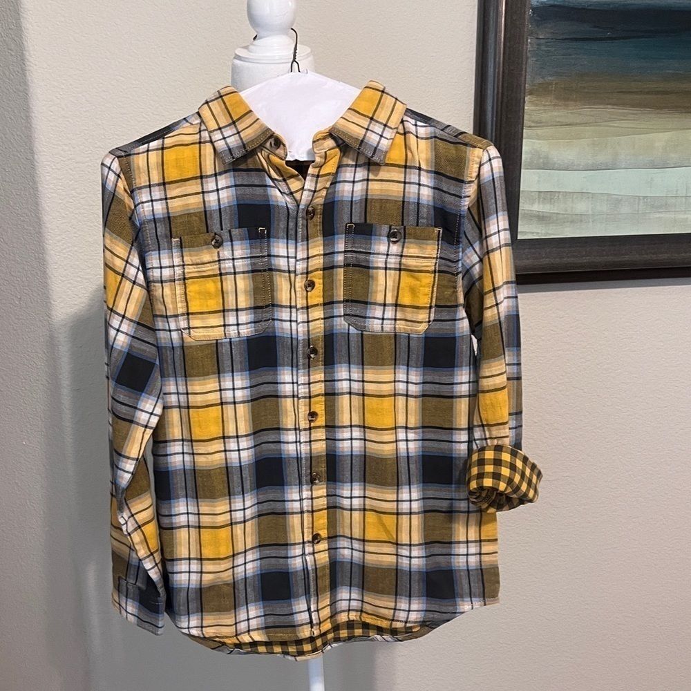 Crazy 8 yellow boys flannel with pattern pops on sleeves